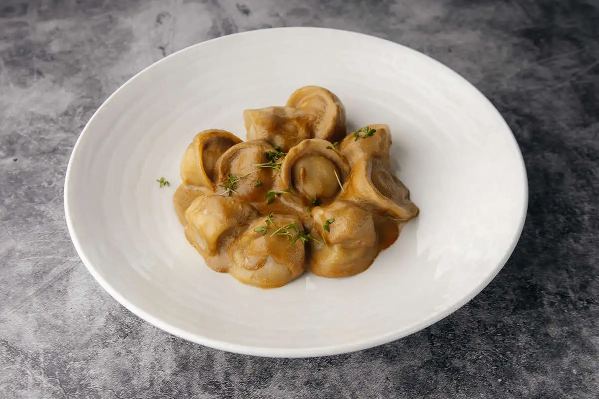 Пельмени «Сибирские» с грибным соусом