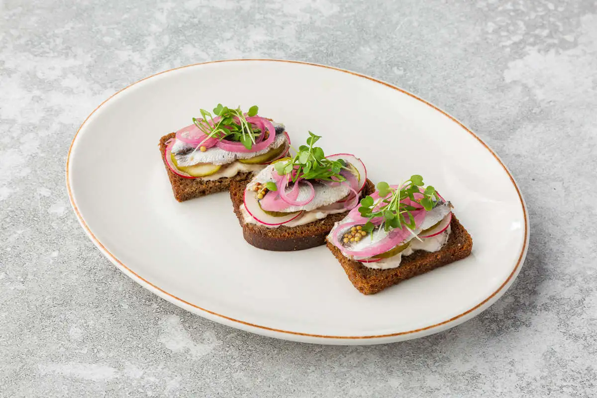 Бородинский хлеб с балтийской килькой