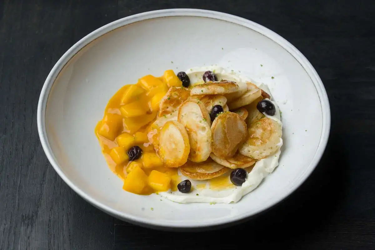 Оладушки с вареньем из манго 