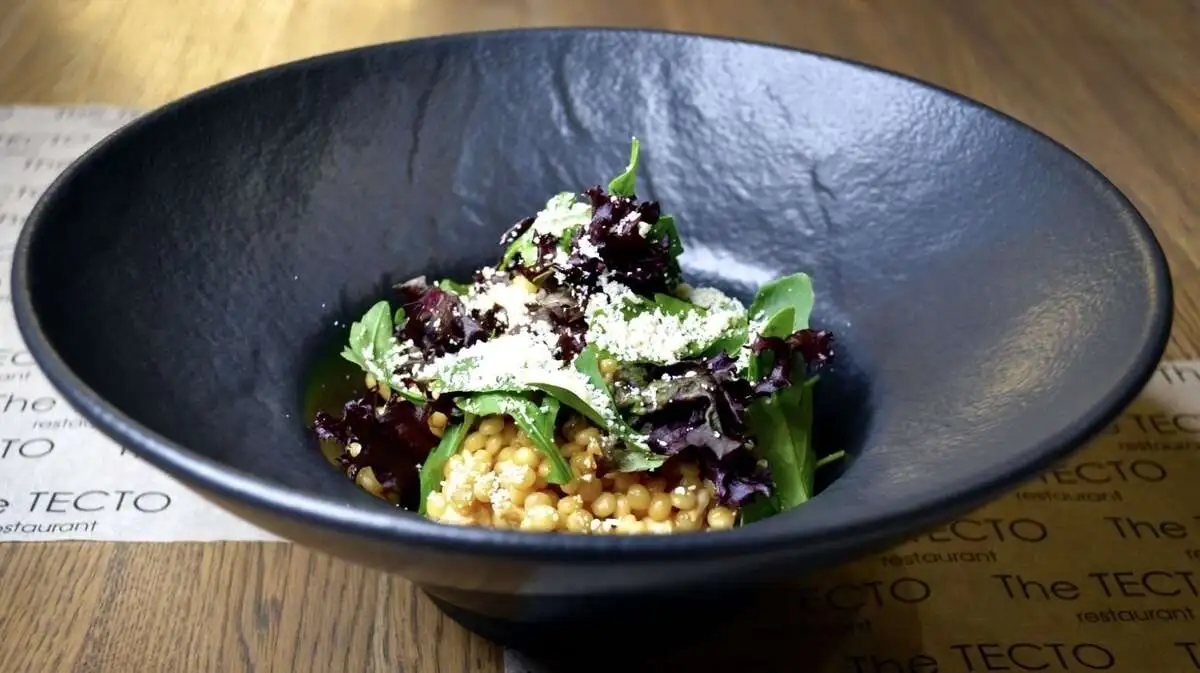 Птитим с цыпленком в кокосовом том яме