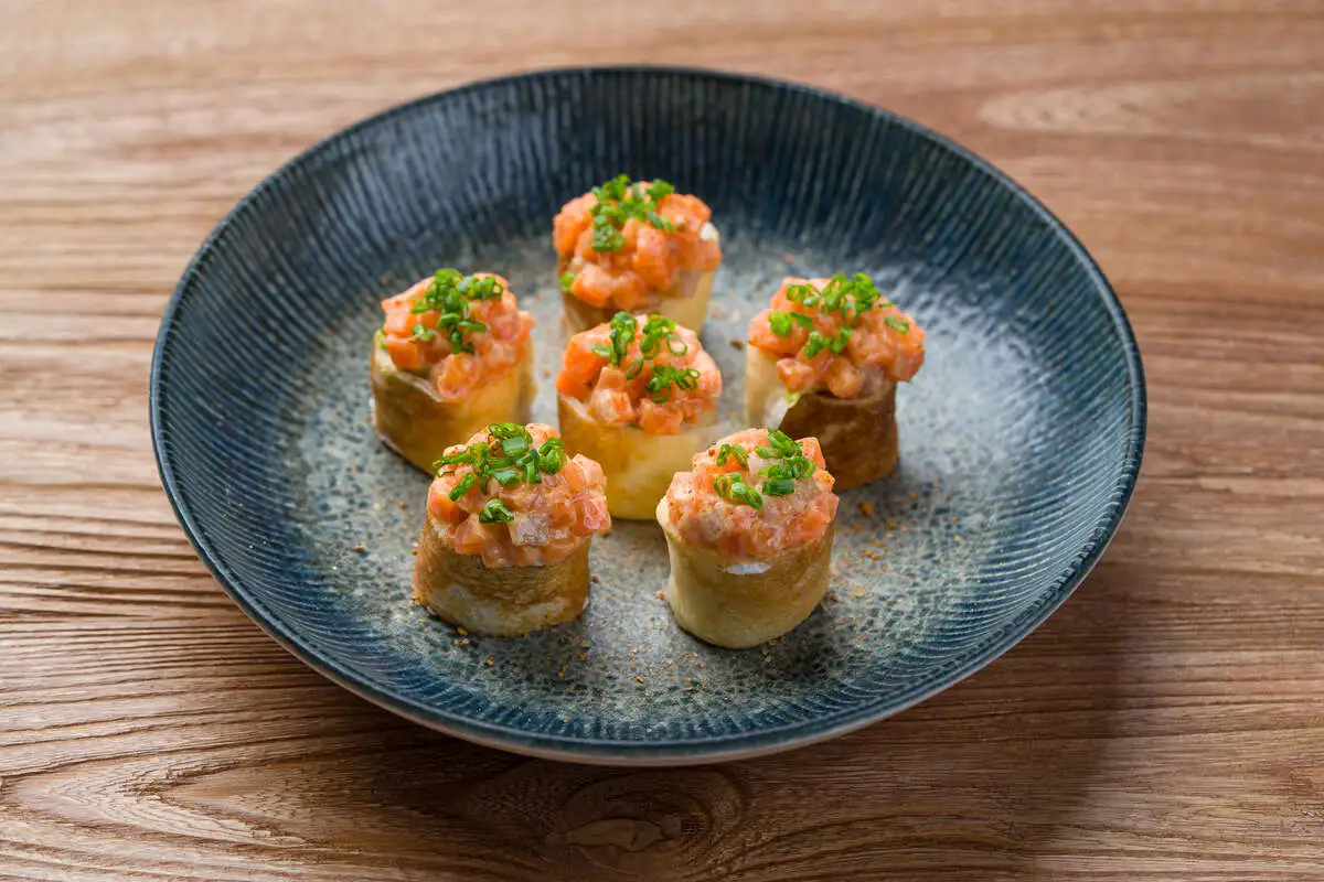 Блины с тартаром из форели 