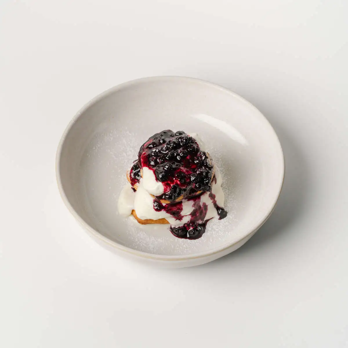 Оладьи с домашним черничным вареньем 