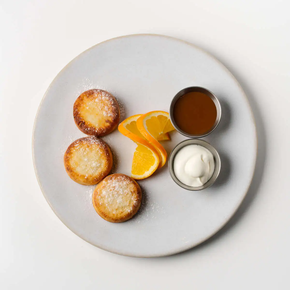 Сырники с творогом,  соленой карамелью 