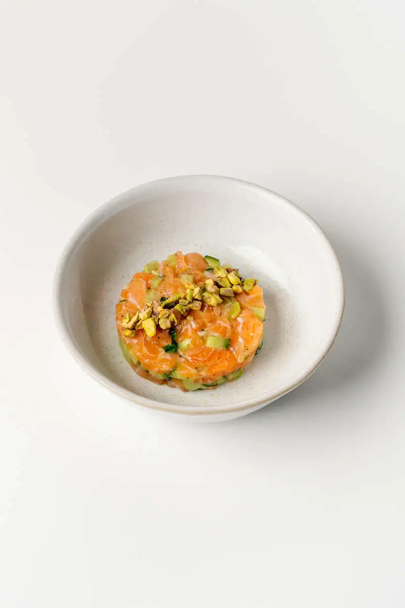 Тар-тар из лосося с авокадо 