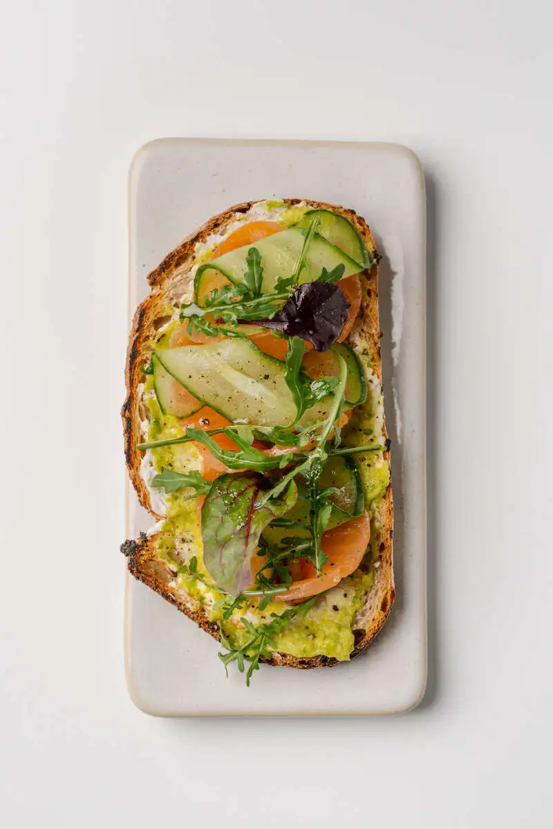 Брускетта с лососем и творожным сыром 