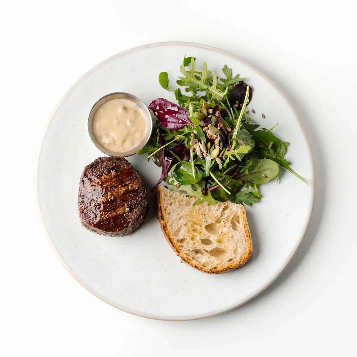 Миньон с перечным соусом