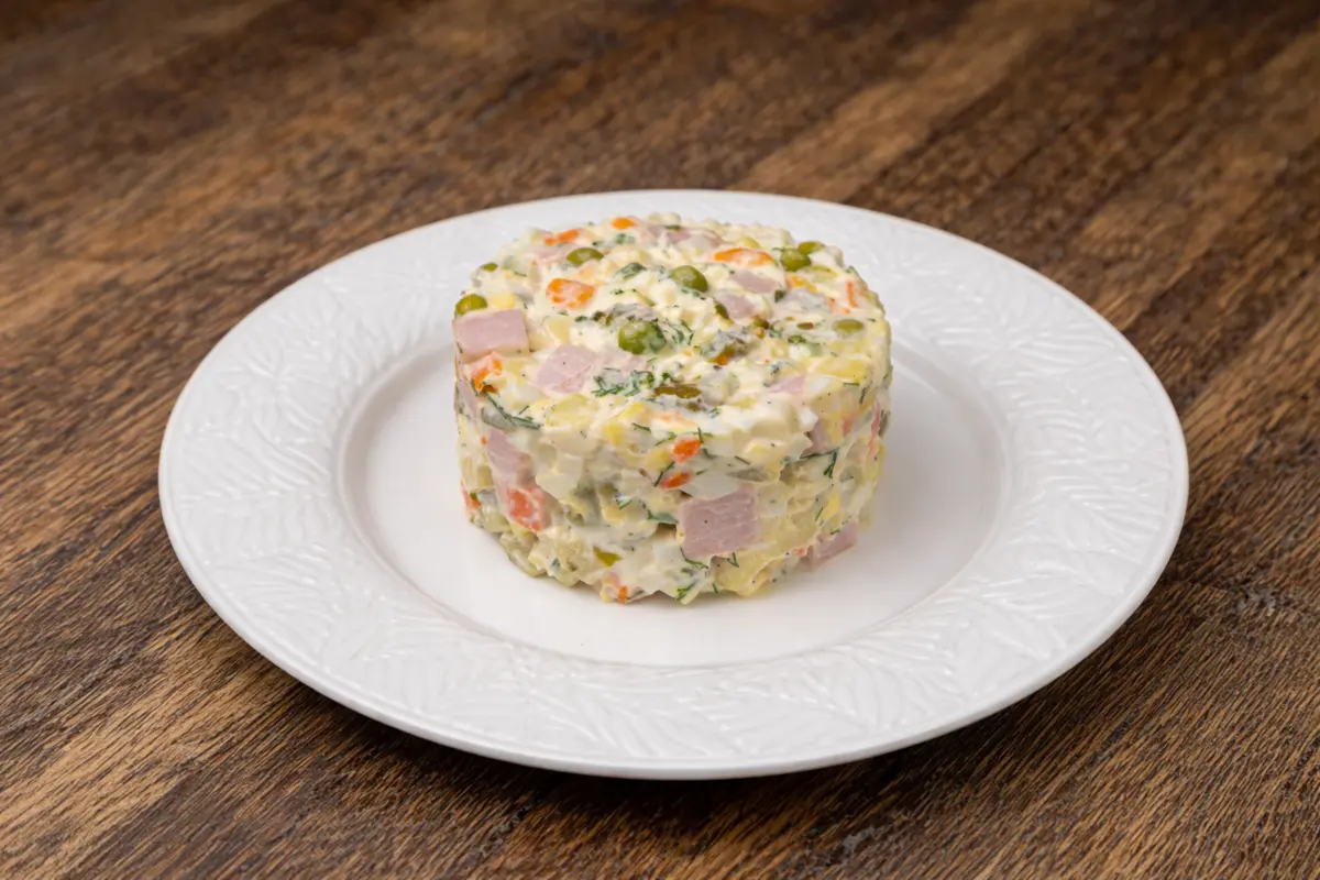 Салат Оливье с ветчиной 200 гр