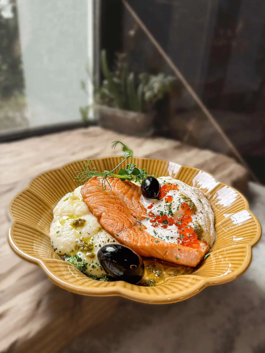 Стейк из семги с картофельным пюре