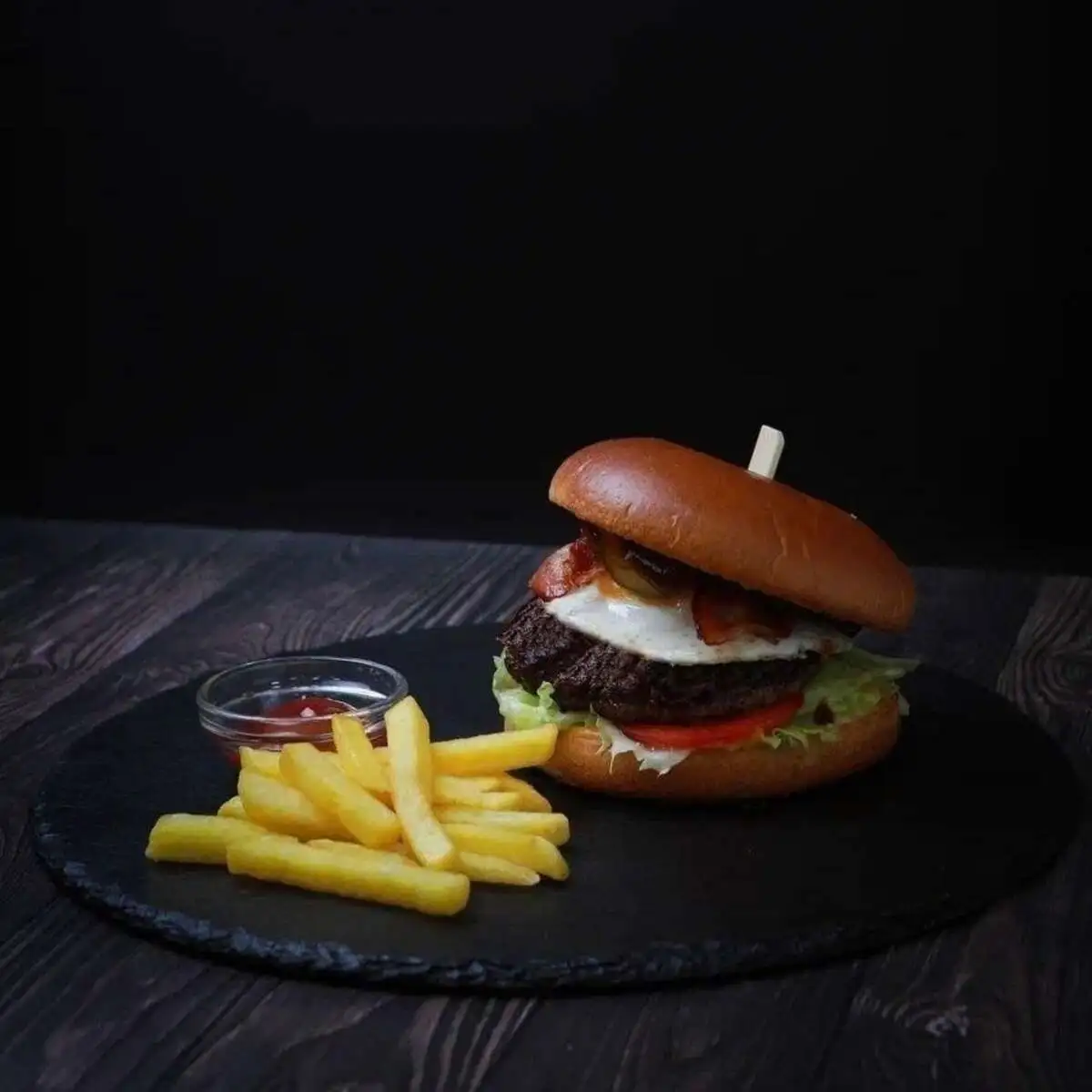 Бургер взрывной бекон