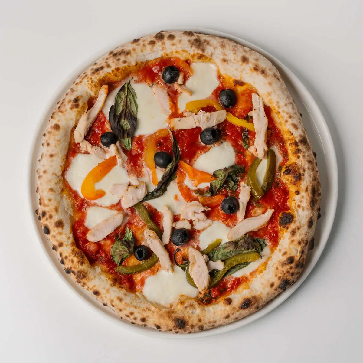 Пицца куриная с печеным перцем 