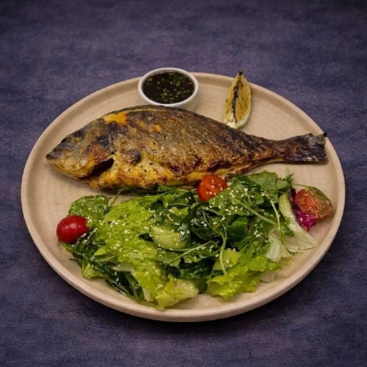 Дорадо в цитрусовой глазури и с соусом свит чили