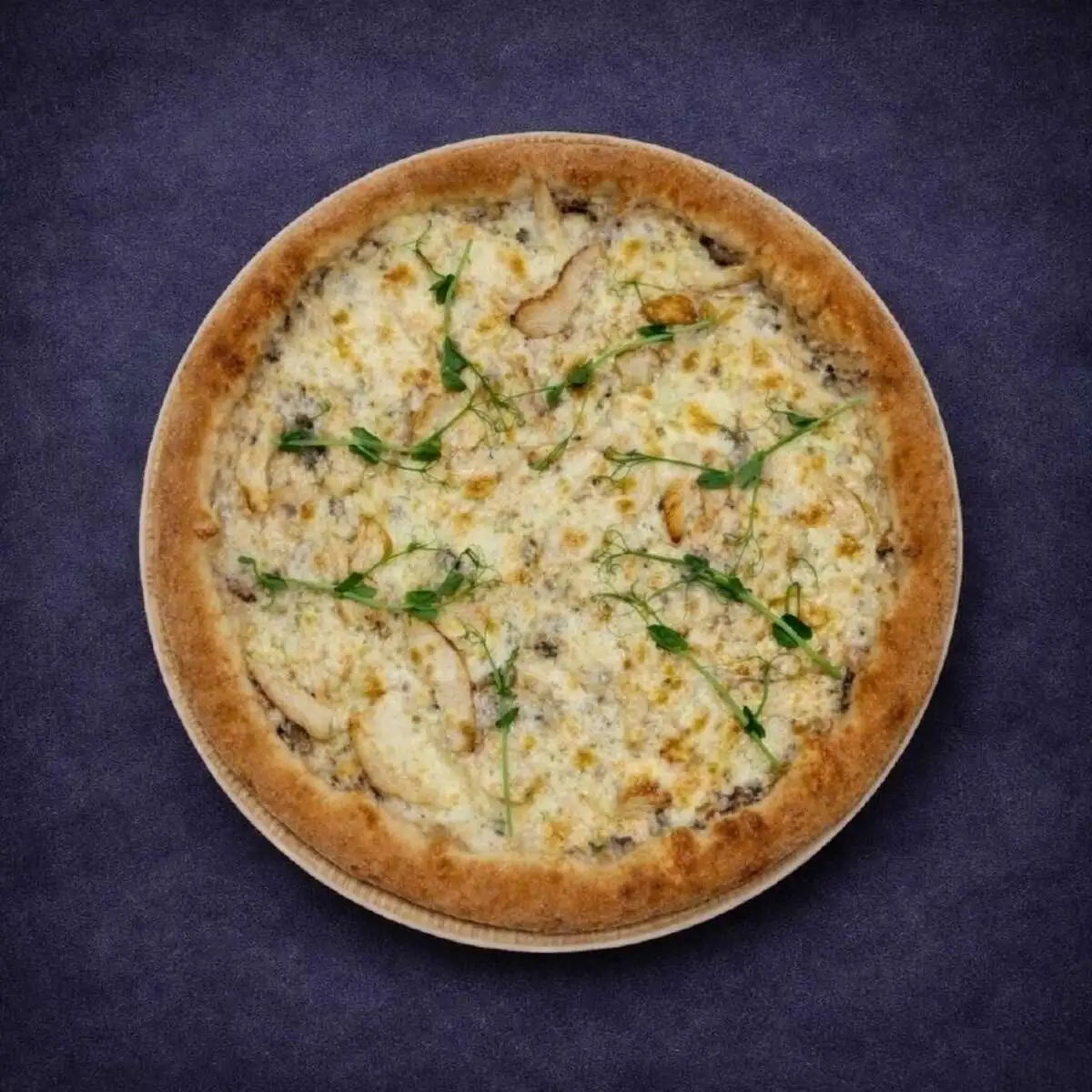 Пицца с курицей и жульеном