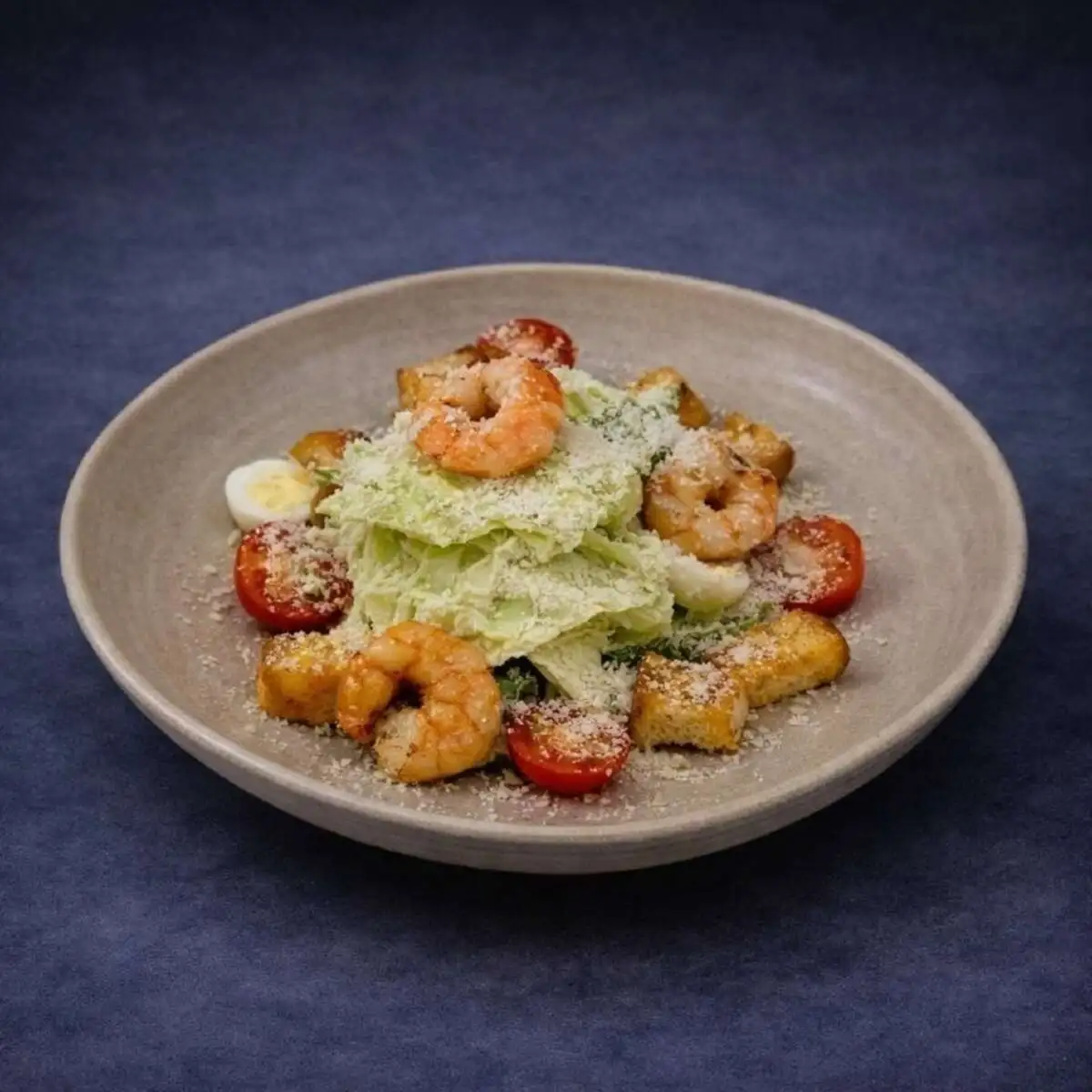 Салат Цезарь с креветками