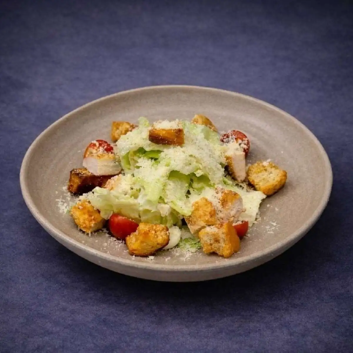 Салат Цезарь с курицей