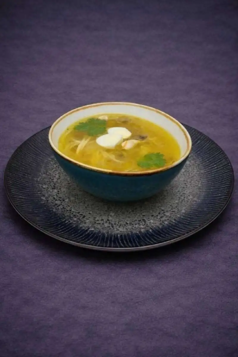 Куриный суп с перепелиным яйцом