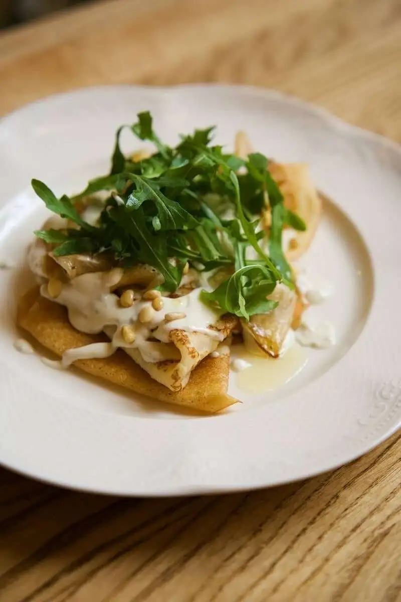 Масленица Блины с соусом Дор Блю