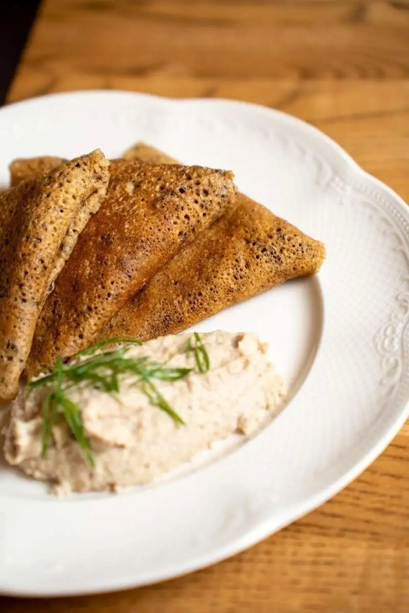 Масленица Блины бородинские с риетом из сельди