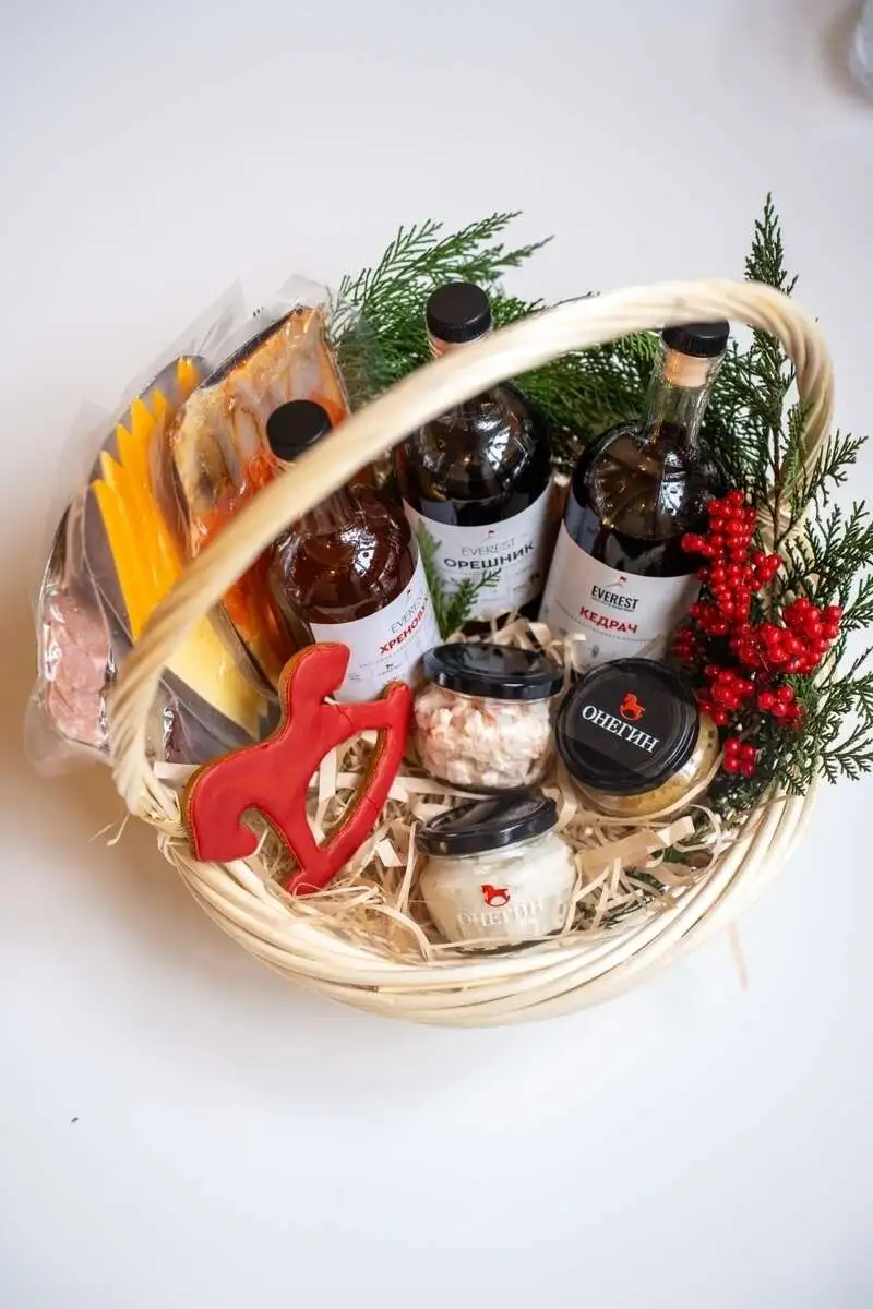 Корзина большая с настойками