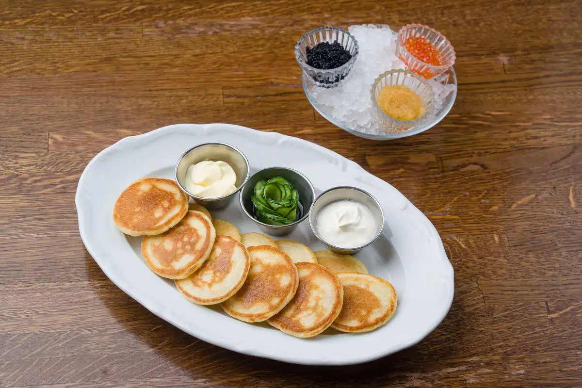 Оладьи с 3-мя видами икры