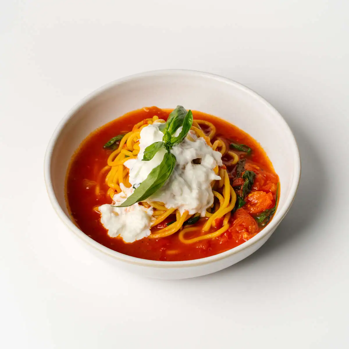 Спагетти помодоро со страчателлой 