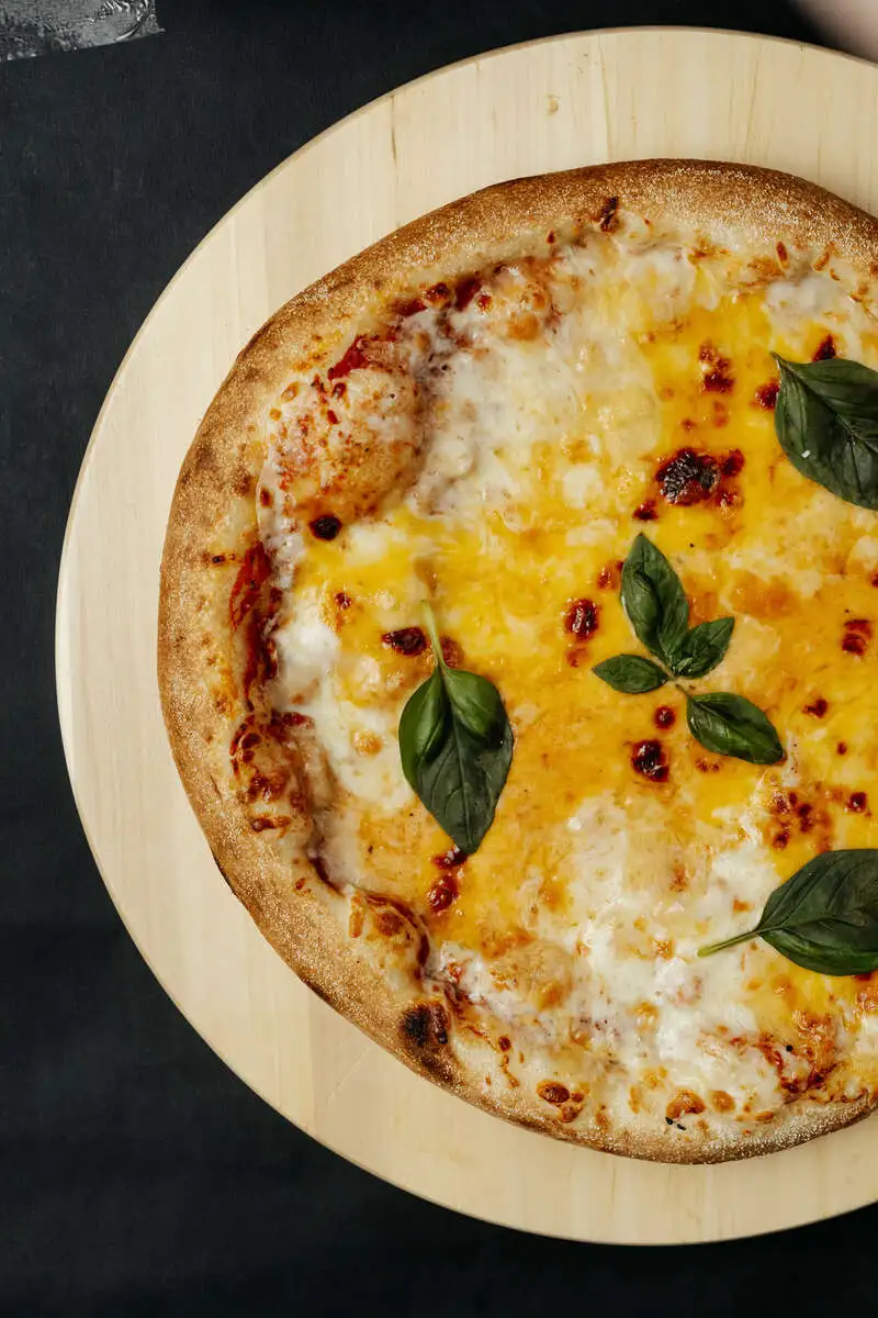 Приходи один, мы тоже вчетвером будем 