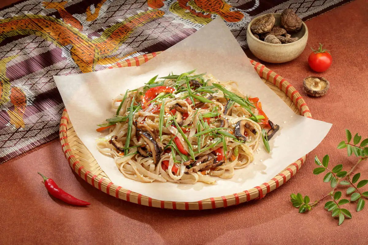 Лапша рисовая с шиитаке