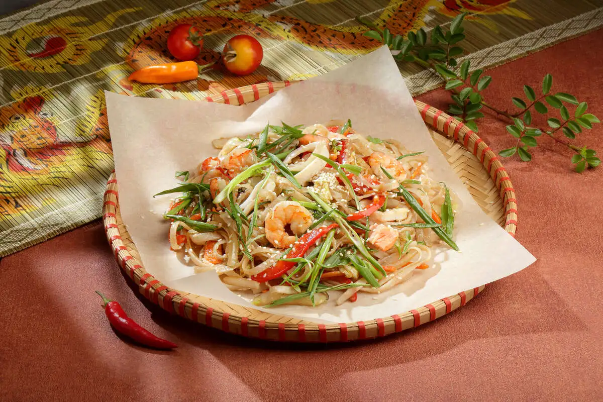 Лапша рисовая с морепродуктами