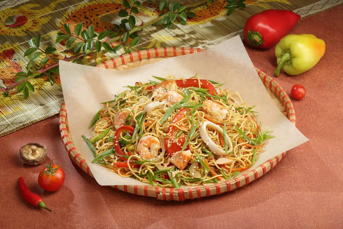 Лапша яичная с морепродуктами