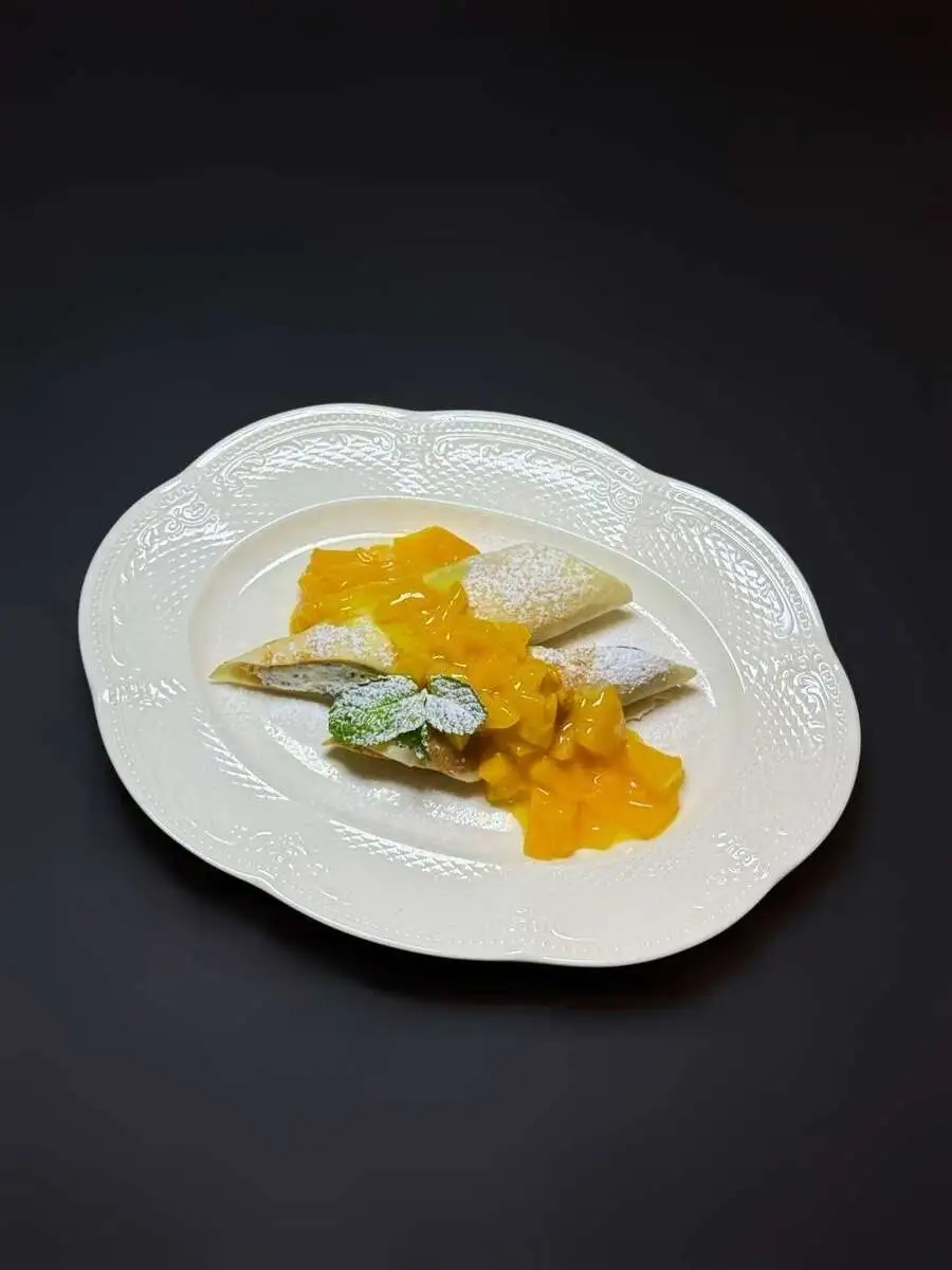 Блинчики с творогом и персиковым джемом