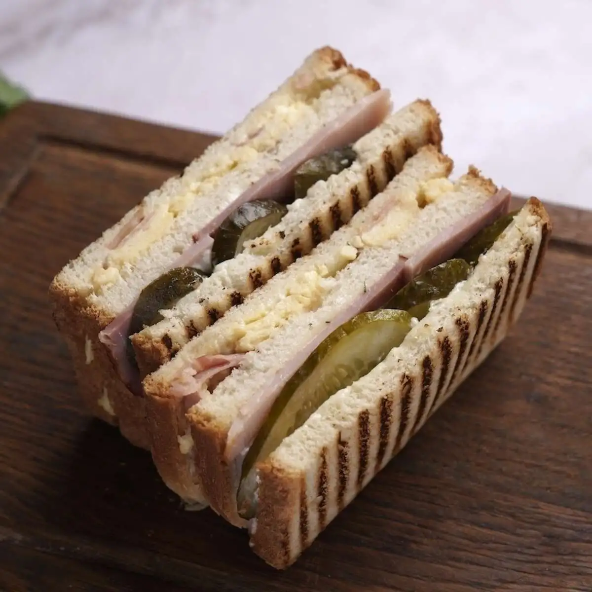 Клаб-сендвич с беконом