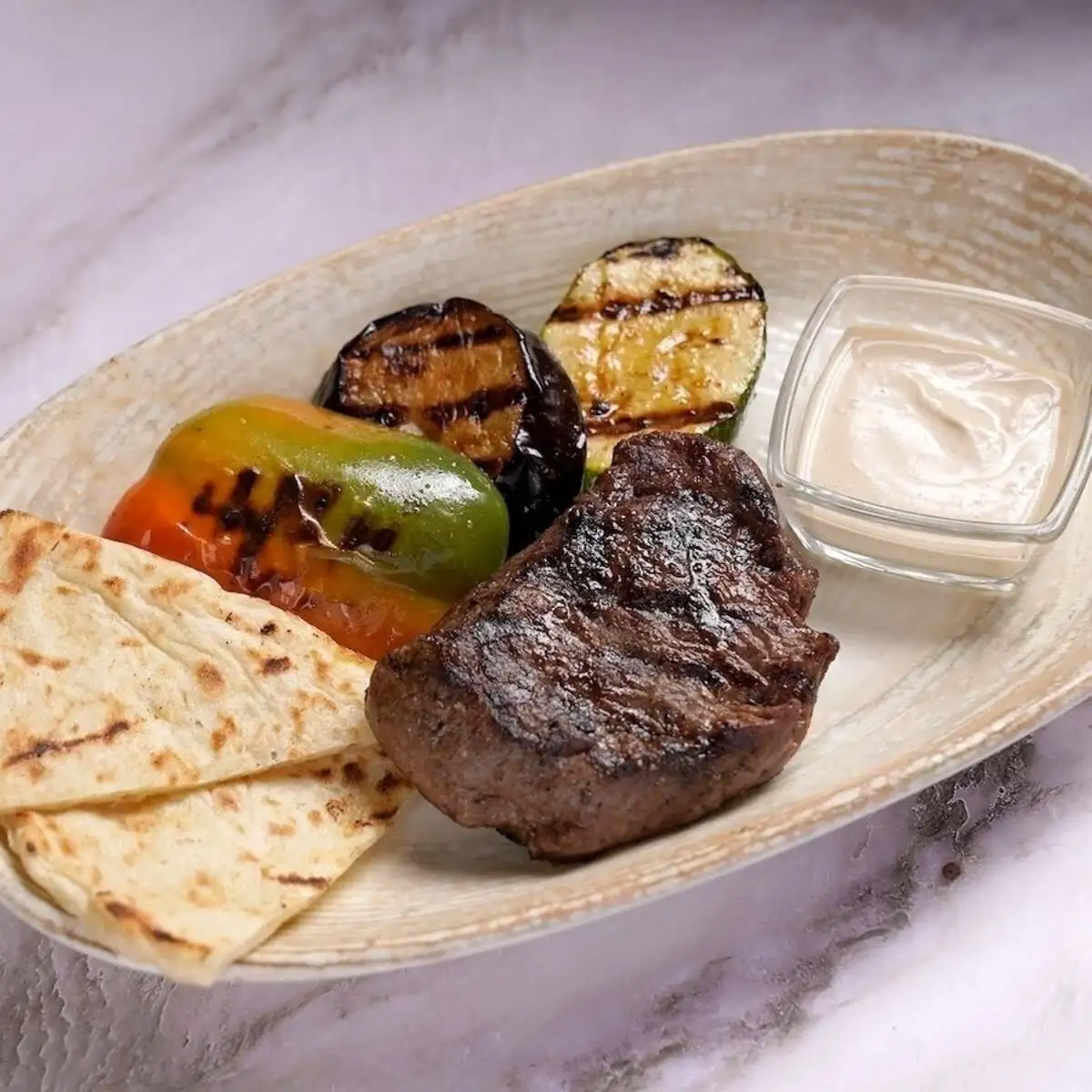 Стейк говядины с овощами