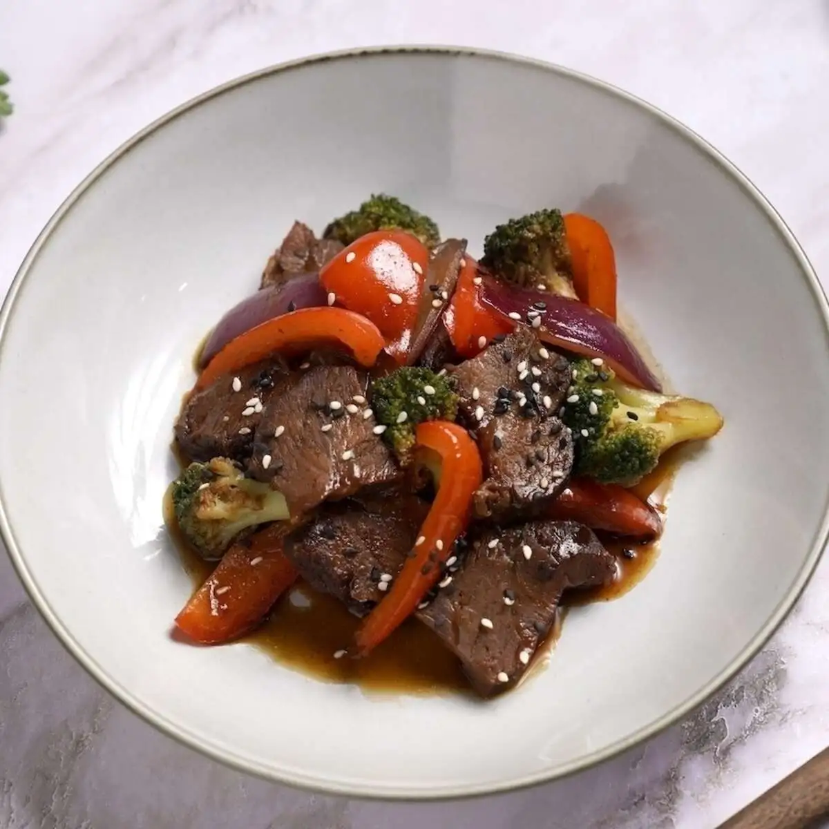 Говяжьи щеки чар-сиу с брокколи