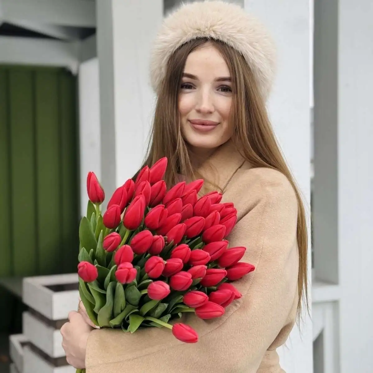 Букет красных тюльпанов размер M