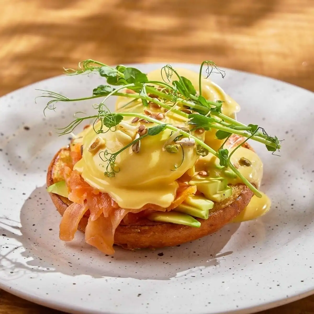 Бенедикт с лососем слабой соли