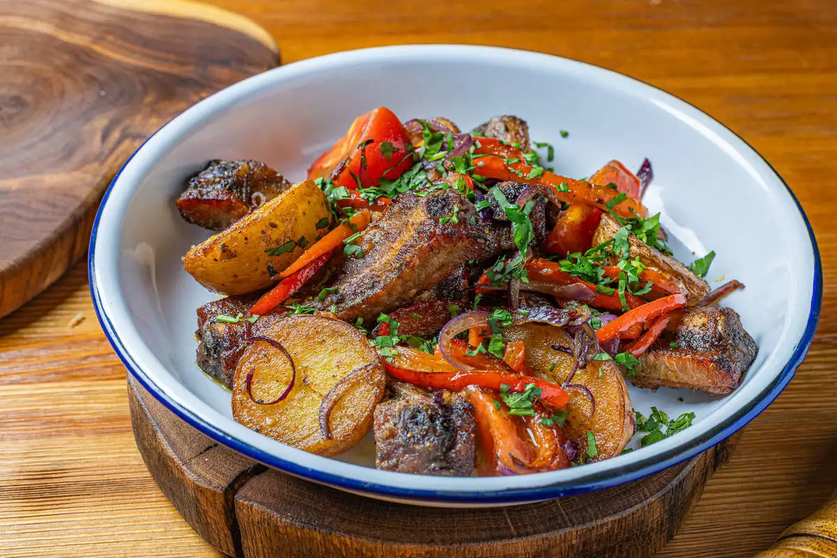 Жаркое по-кавказски со свиными ребрышками