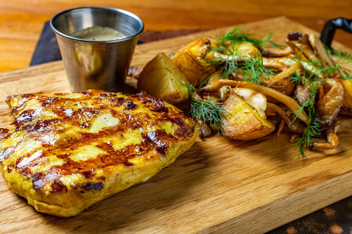 Куриная грудка гриль с вешенками и картофелем