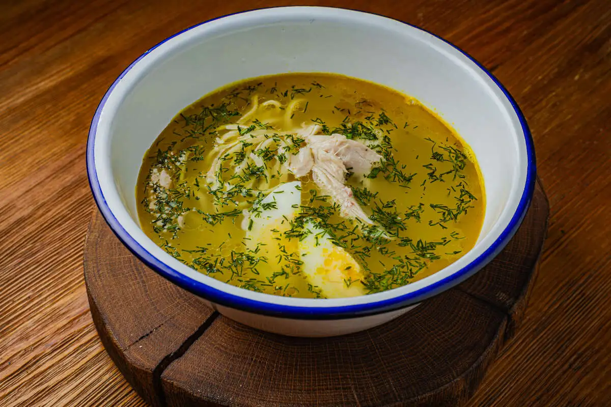 Куриная лапша с яйцом