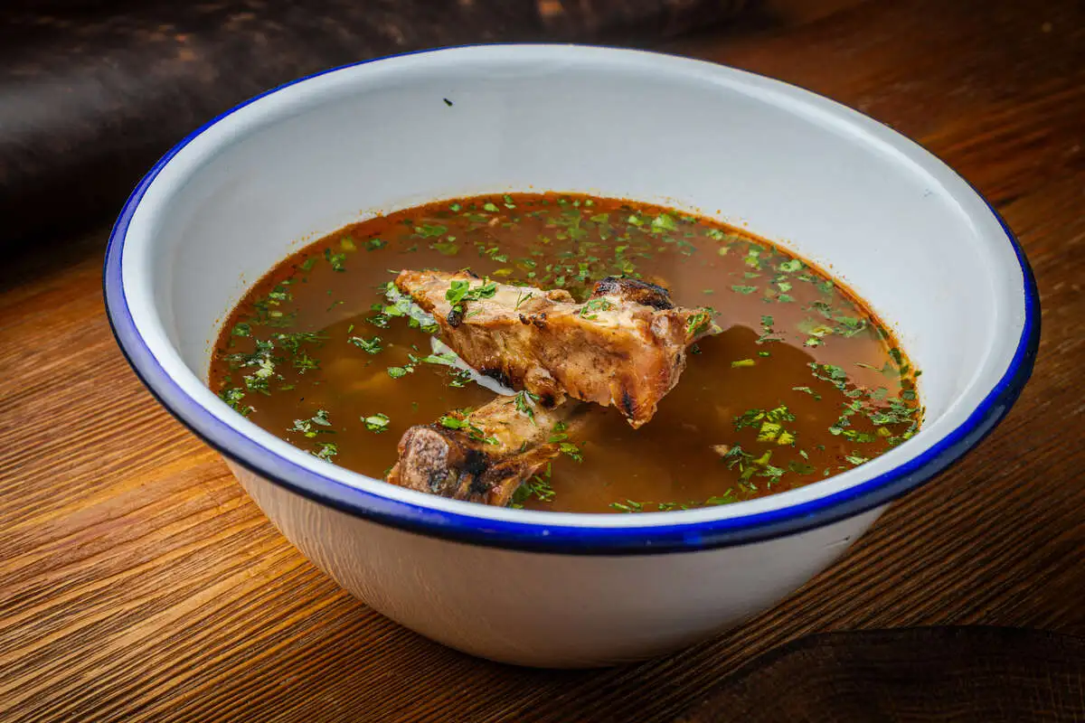 Щи на печеных ребрах