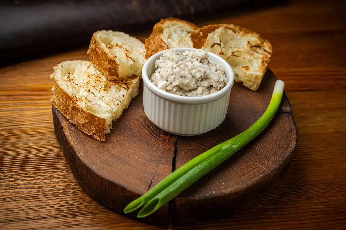 Хлеб со сливочным маслом