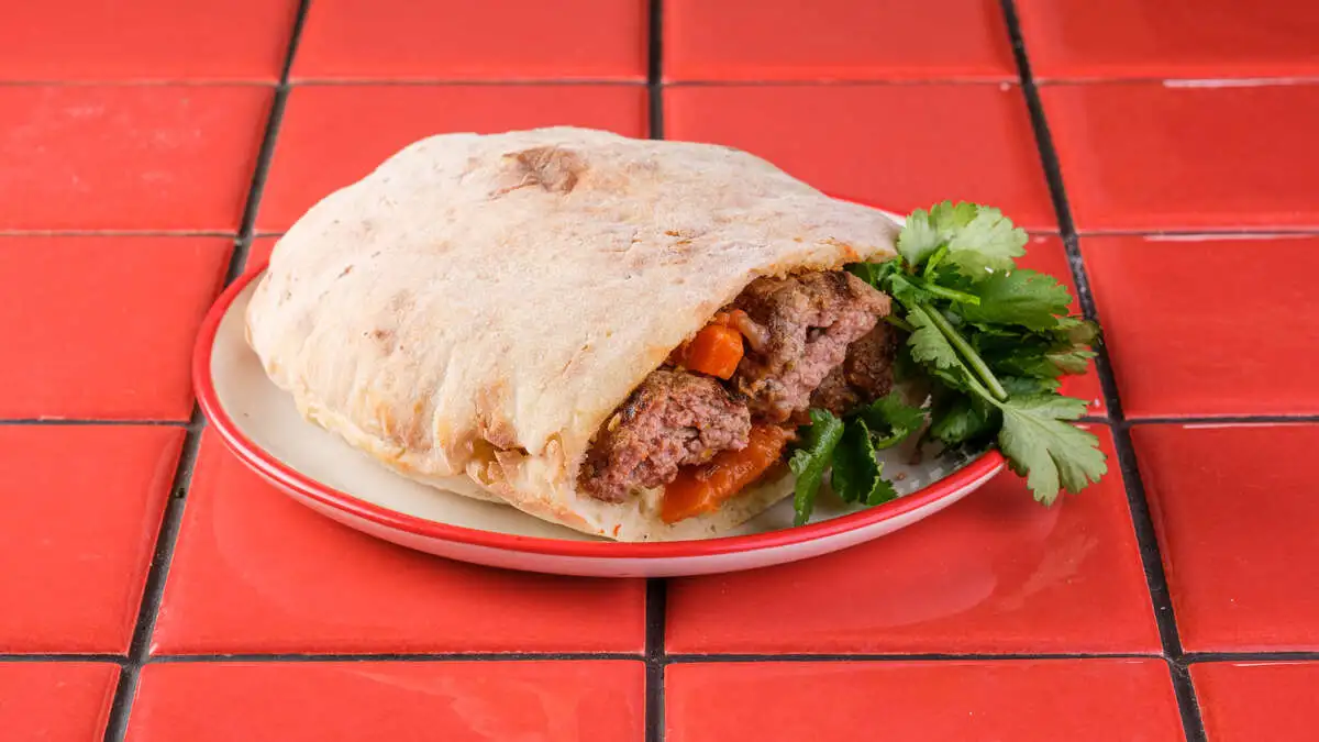 Шоти с говяжьим кебабом