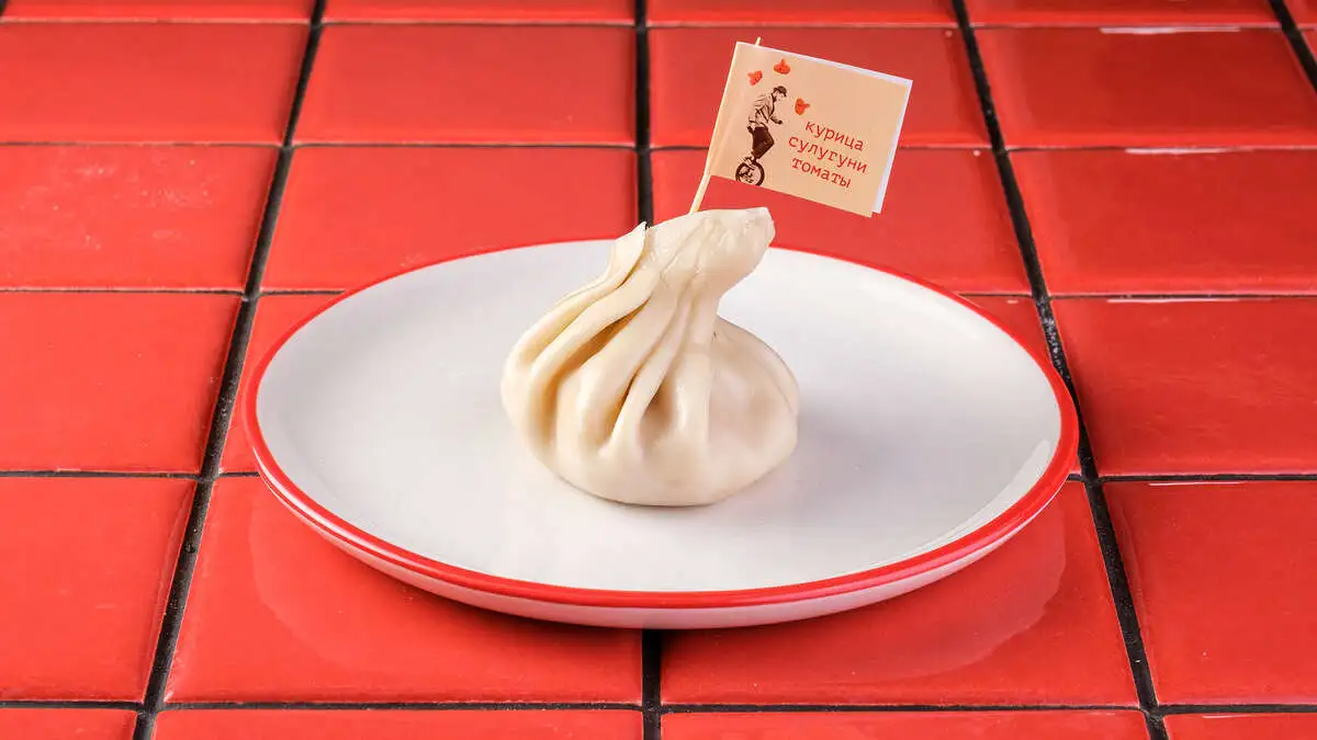 Хинкали с курицей, томатами и сулугуни