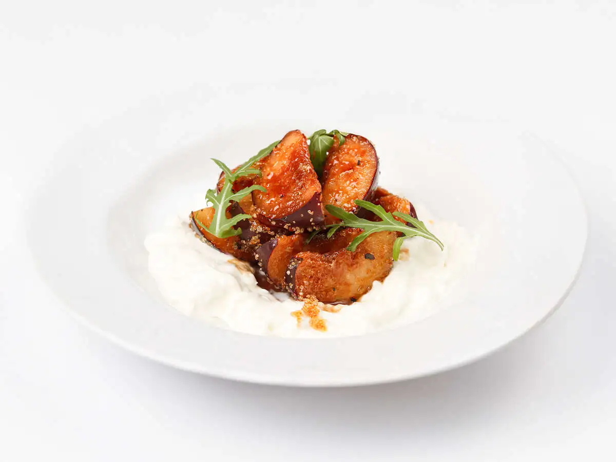 Страчателла с пряной сливой 