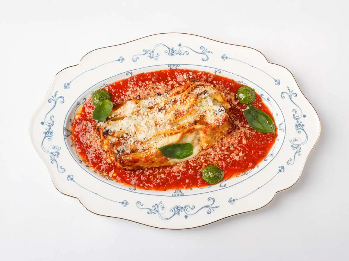 Открытая лазанья со сладким томатным соусом