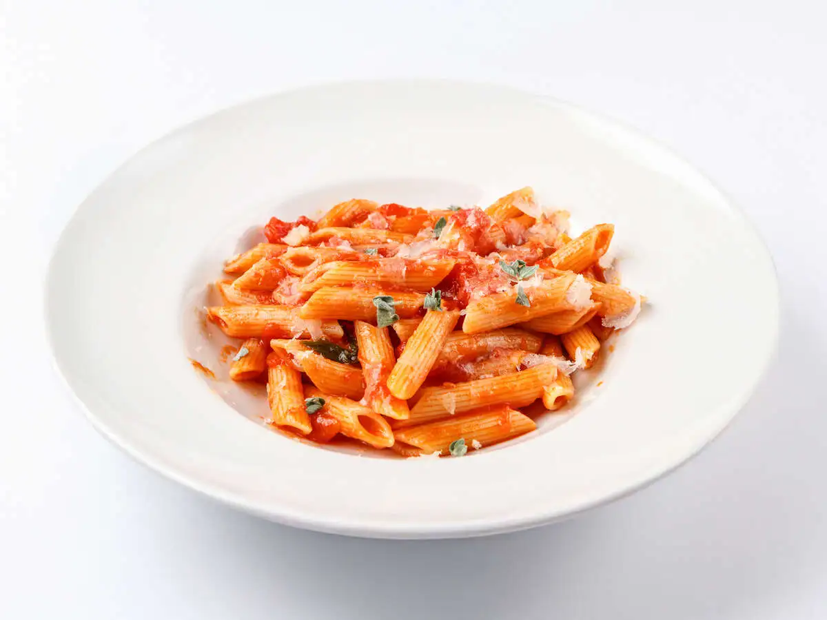 Пенне со сладкими томатами