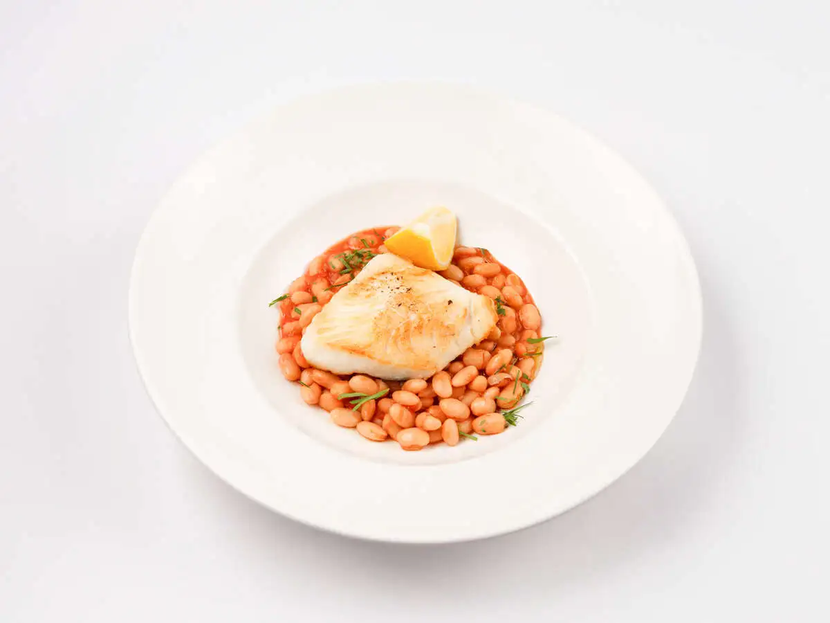 Палтус на фасоли