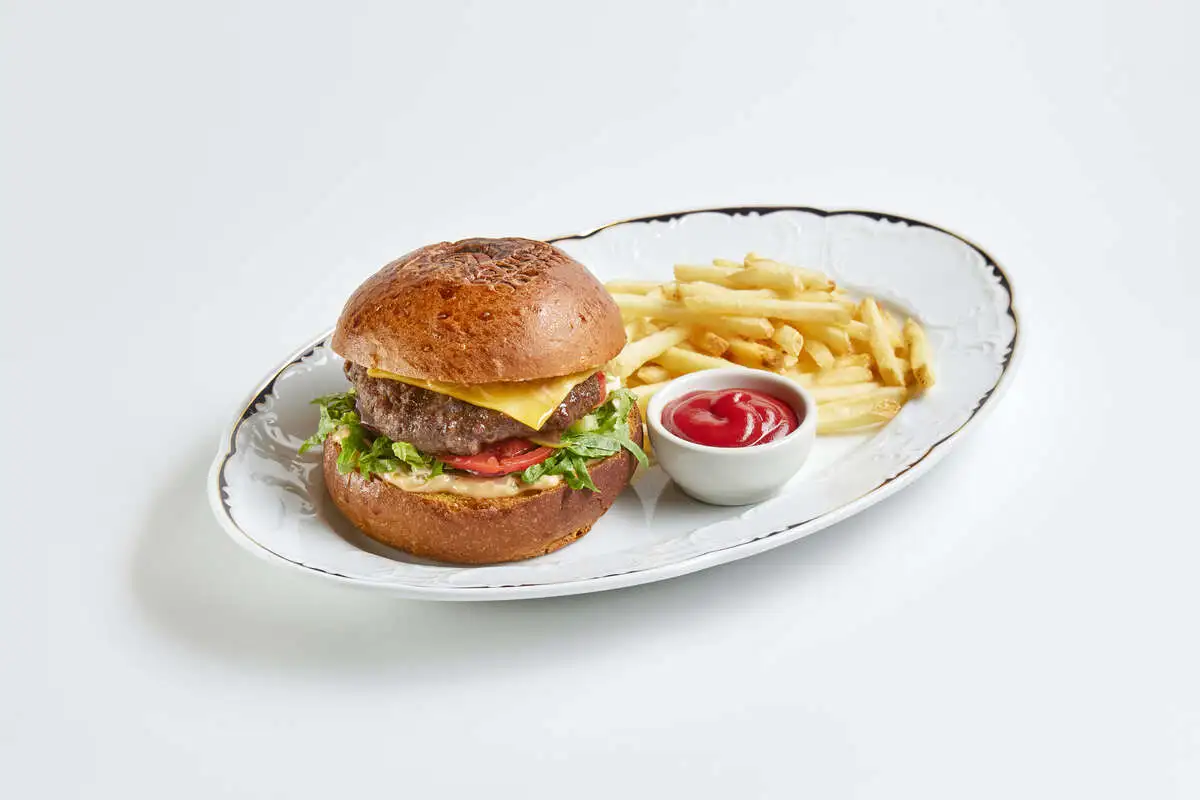 Мини-бургер с картофелем фри