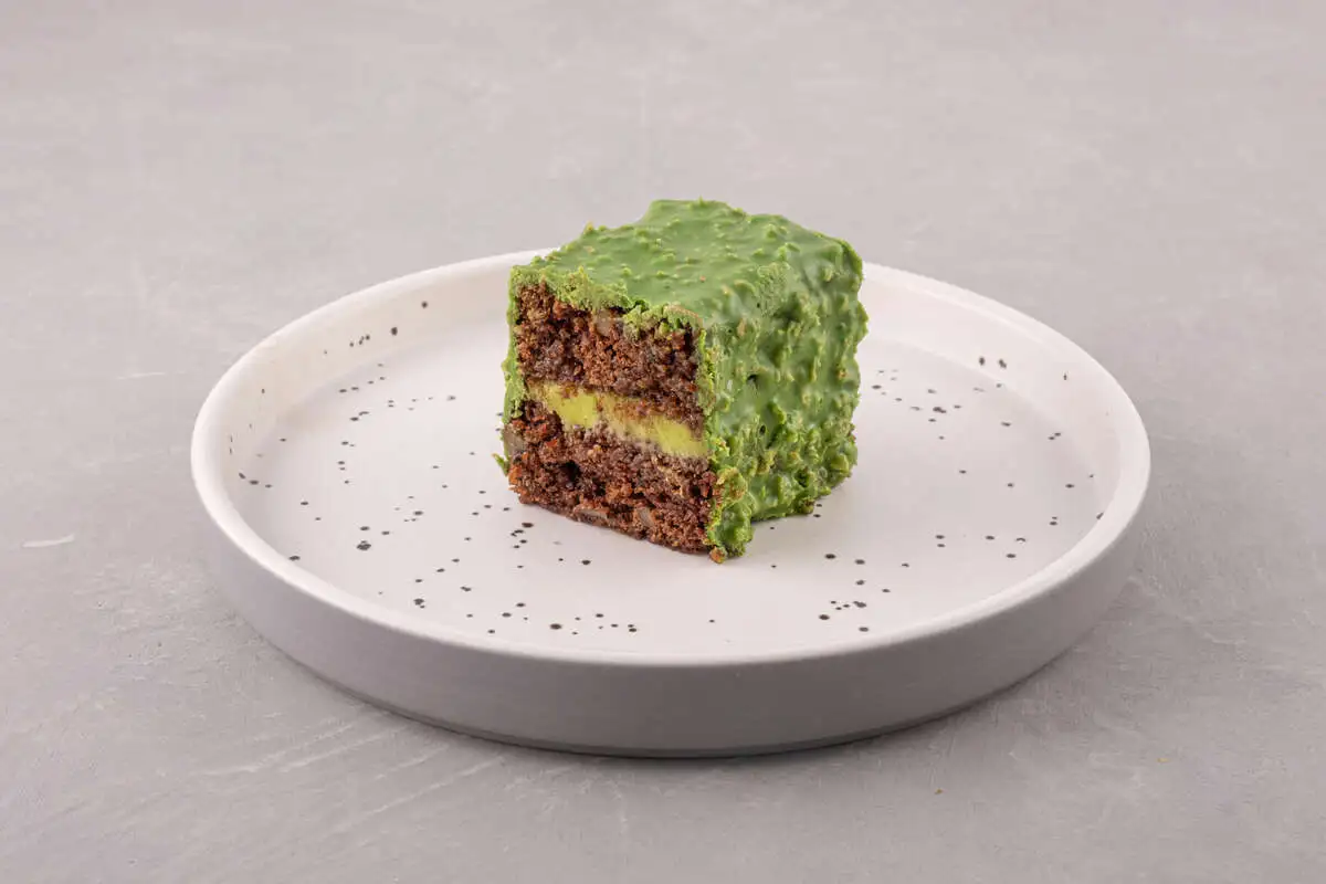 Шоколадный кекс с фисташковым ганашем