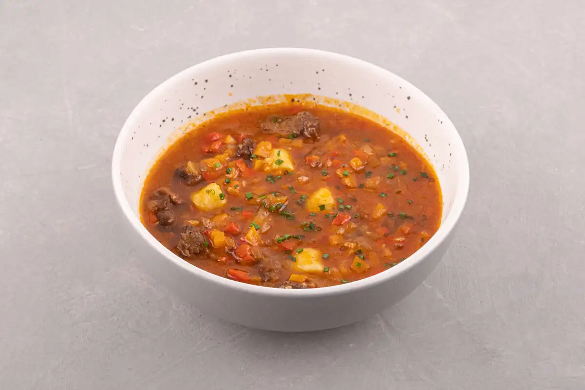 Томатный суп с разварной телятиной