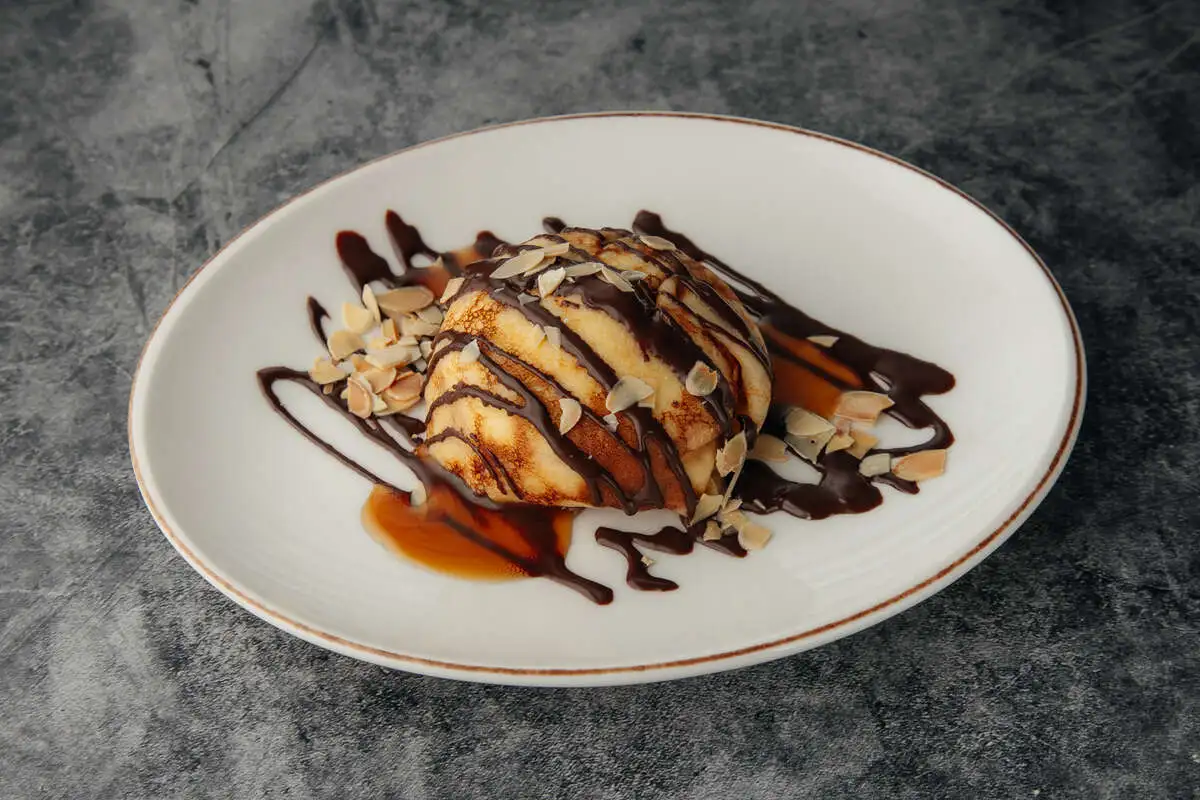 Блин с арахисом и мисо-карамелью