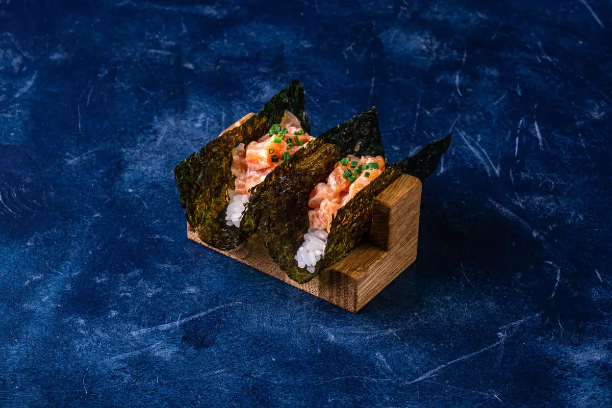 Хендролл с лососем